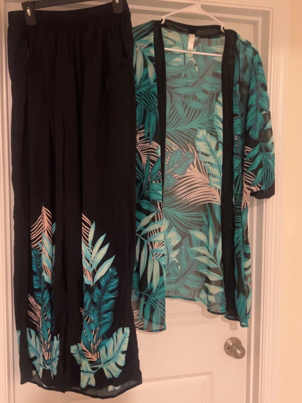 Cacique Teal and Black Tropical Leaf Open-Front Kimono